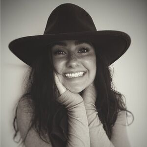 Meet your Posher, Elizabeth